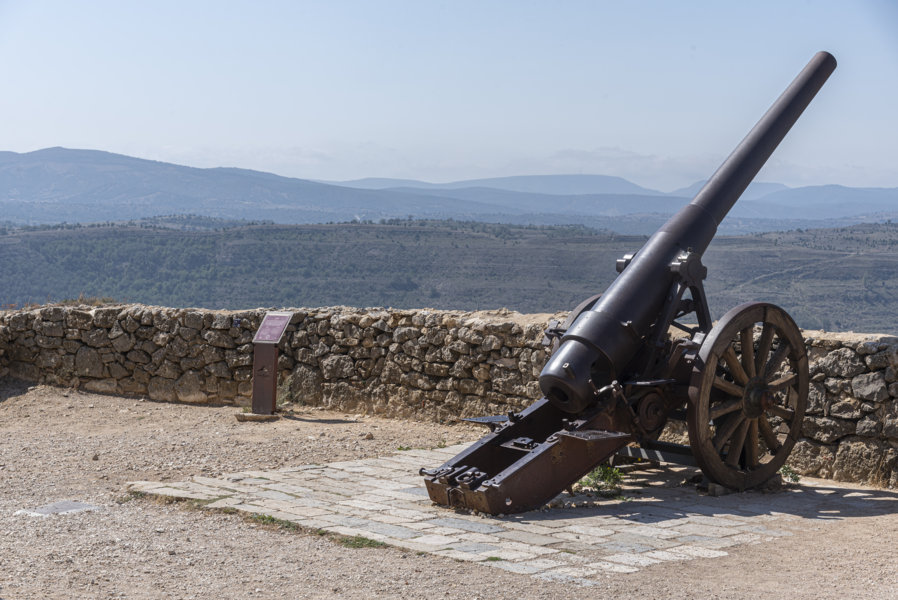 Castelló de la Plana - Morella 081 - castillo de Morella - pieza de artillería.jpg